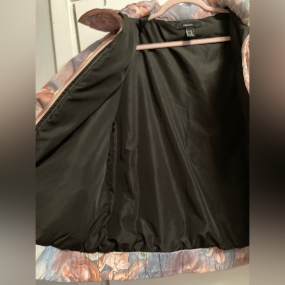 Forever 21 Women Angelic Print Puffer Jacket - Picture 5 of 8